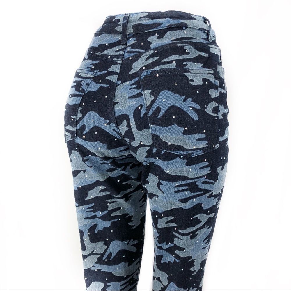 TOPSHOP Blue Camo Mom Jeans! Size 28. - Picture 3 of 10